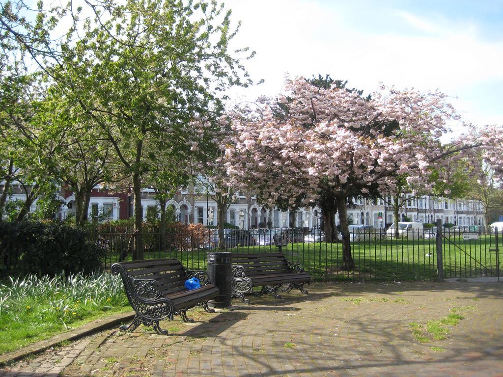 Holmewood Homestay London Eksteriør bilde