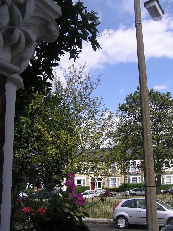 Holmewood Homestay London Eksteriør bilde